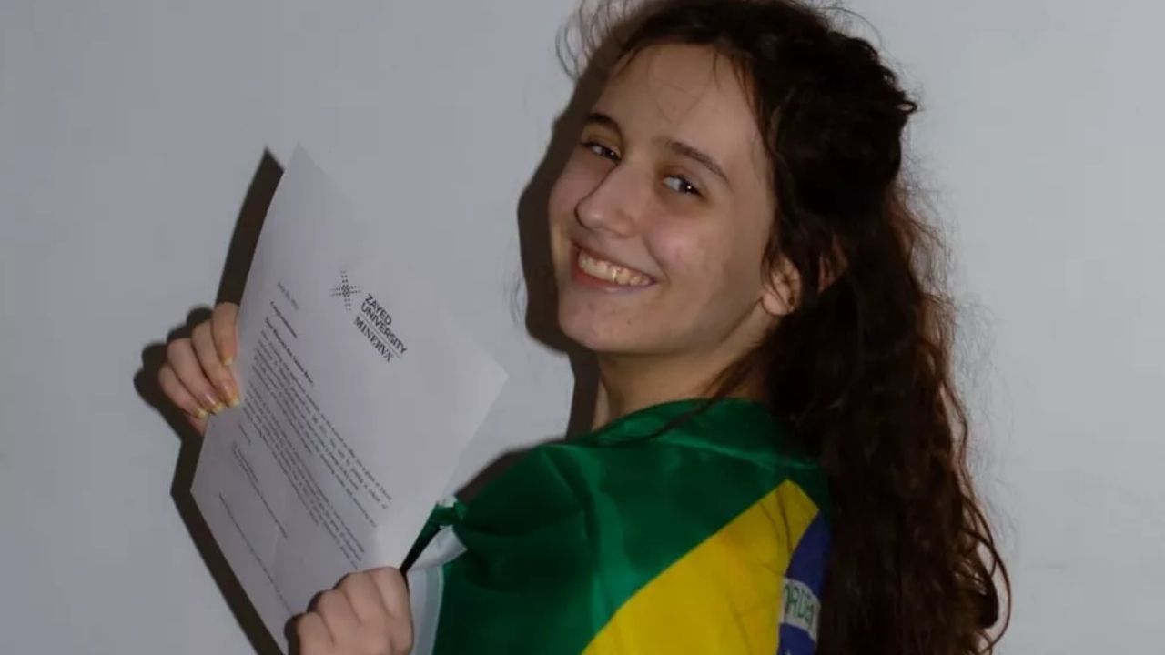 Ex-aluna de escola pública passa em programa com bolsa para universidades internacionais