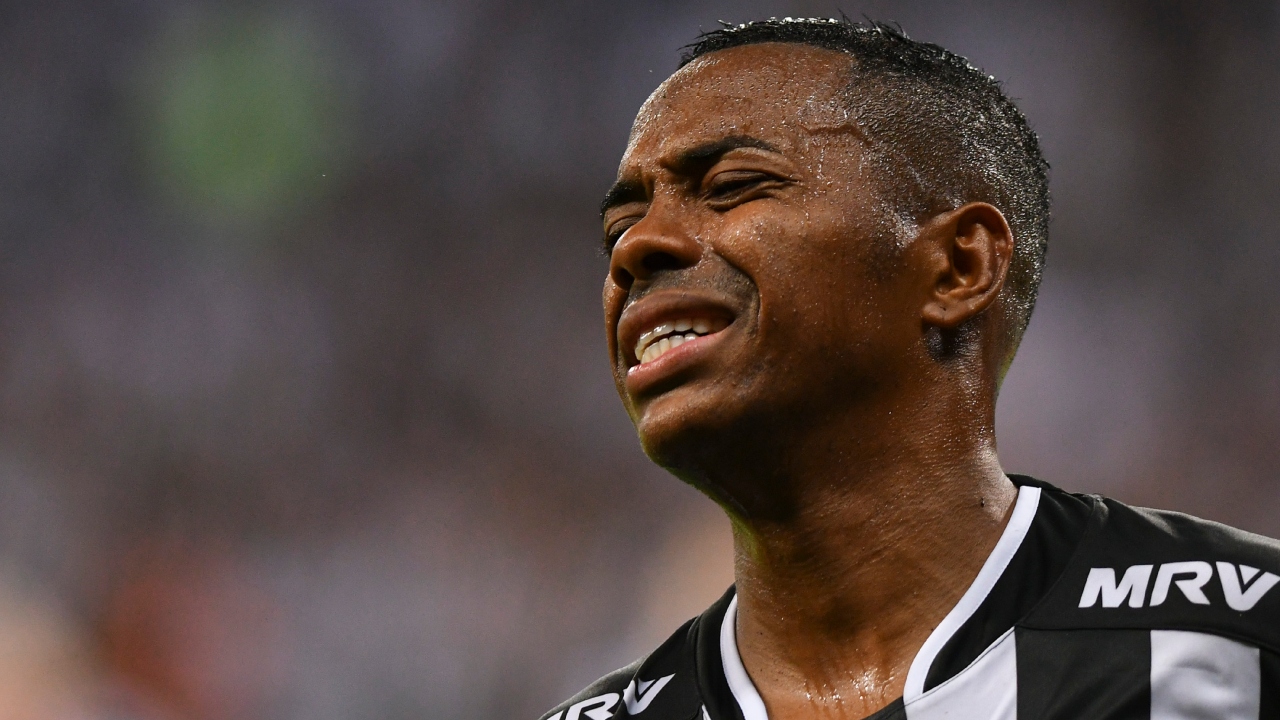 Caso Robinho: Ministério Público aceita pena de prisão do jogador no Brasil