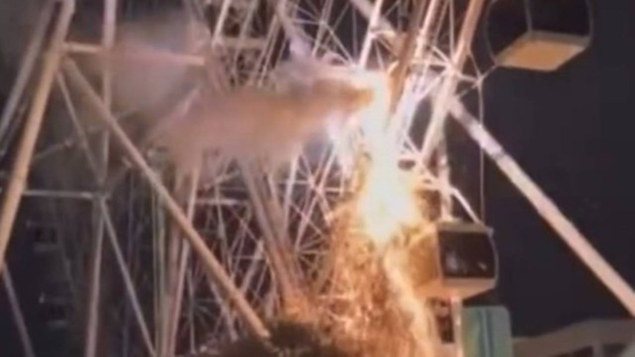 Explosão em roda gigante faz brinquedo travar por horas com 62 pessoas dentro