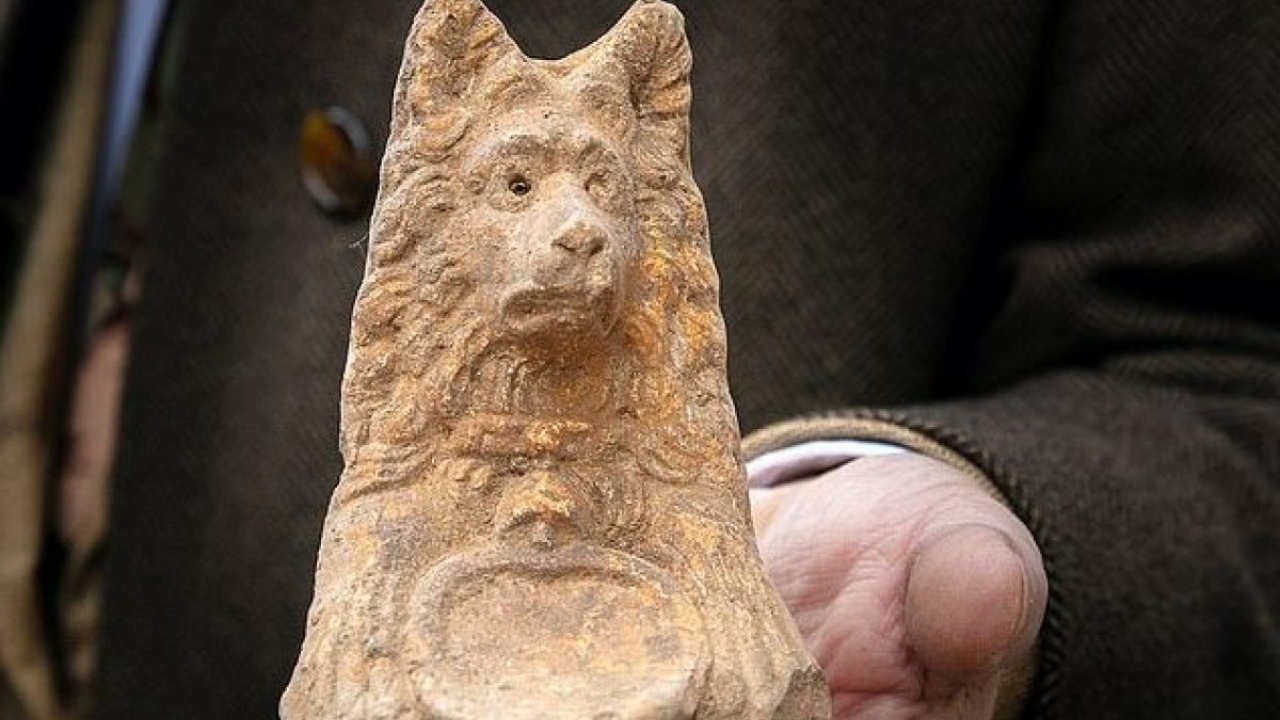 A curiosa descoberta da estátua de um cão de 2.000 anos
