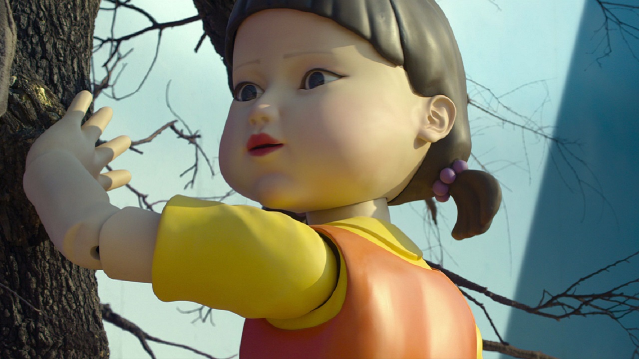 Netflix usa boneca de Round 6 para ‘aterrorizar’ pedestres nas Filipinas
