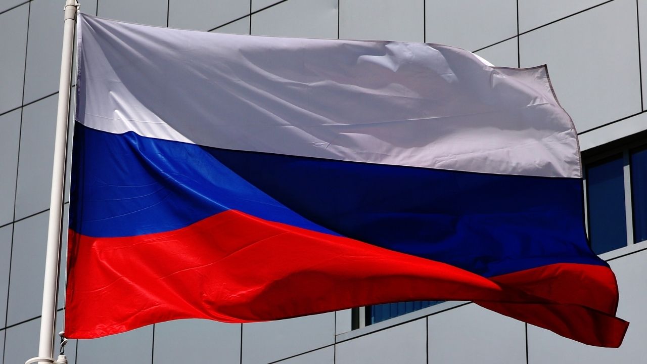 Russos perdem empregos por manifestarem repúdio a guerra em redes sociais