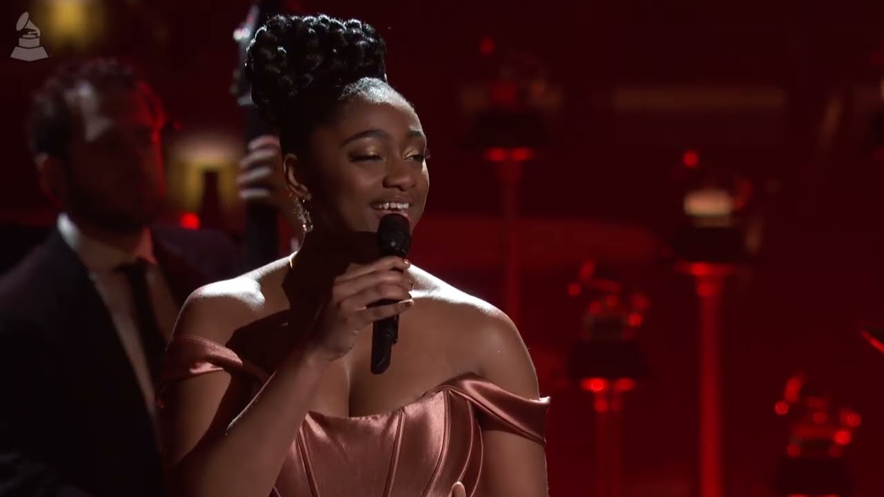 Cantora que venceu categoria destaque no Grammy é atacada por brasileiros