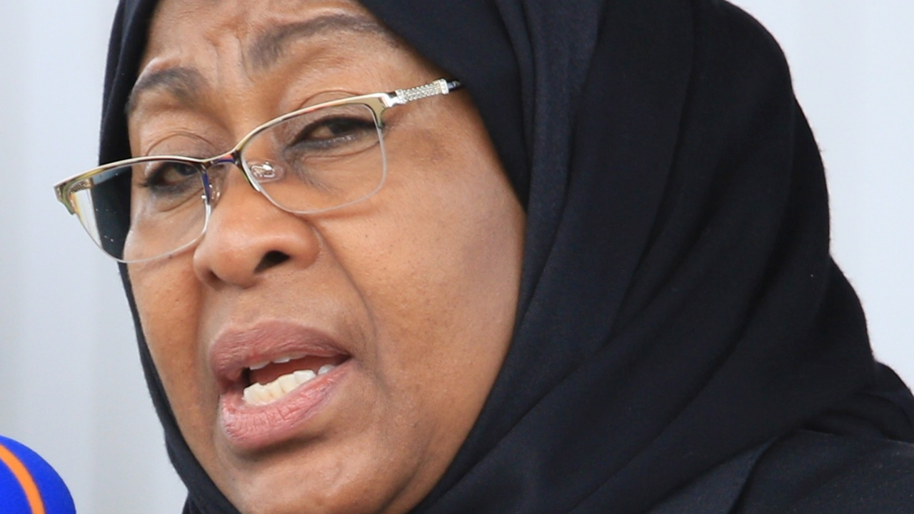 Samia Suluhu Hassan assume a presidência da Tanzânia e se torna a primeira mulher no cargo