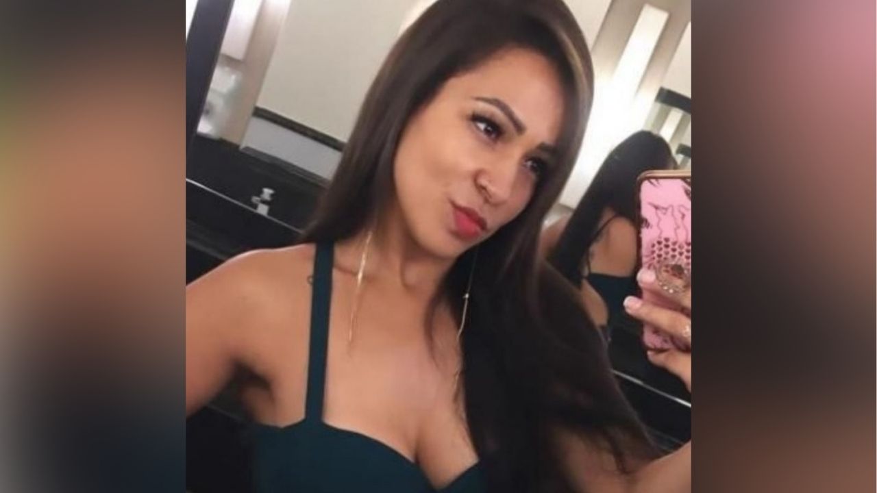 Mulher flagrada em carro com morador de rua fala pela primeira vez: “profundamente dilacerada”