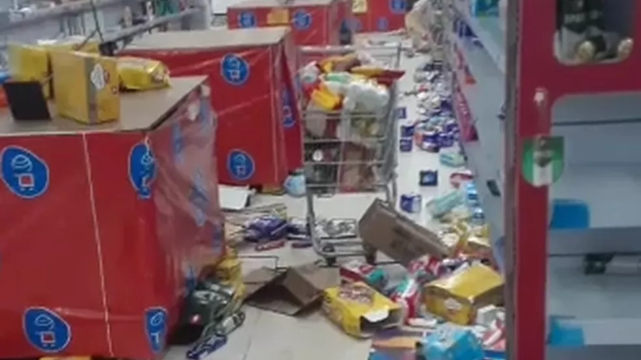 Na Zona Norte do Rio de Janeiro, supermercado é alvo de saques