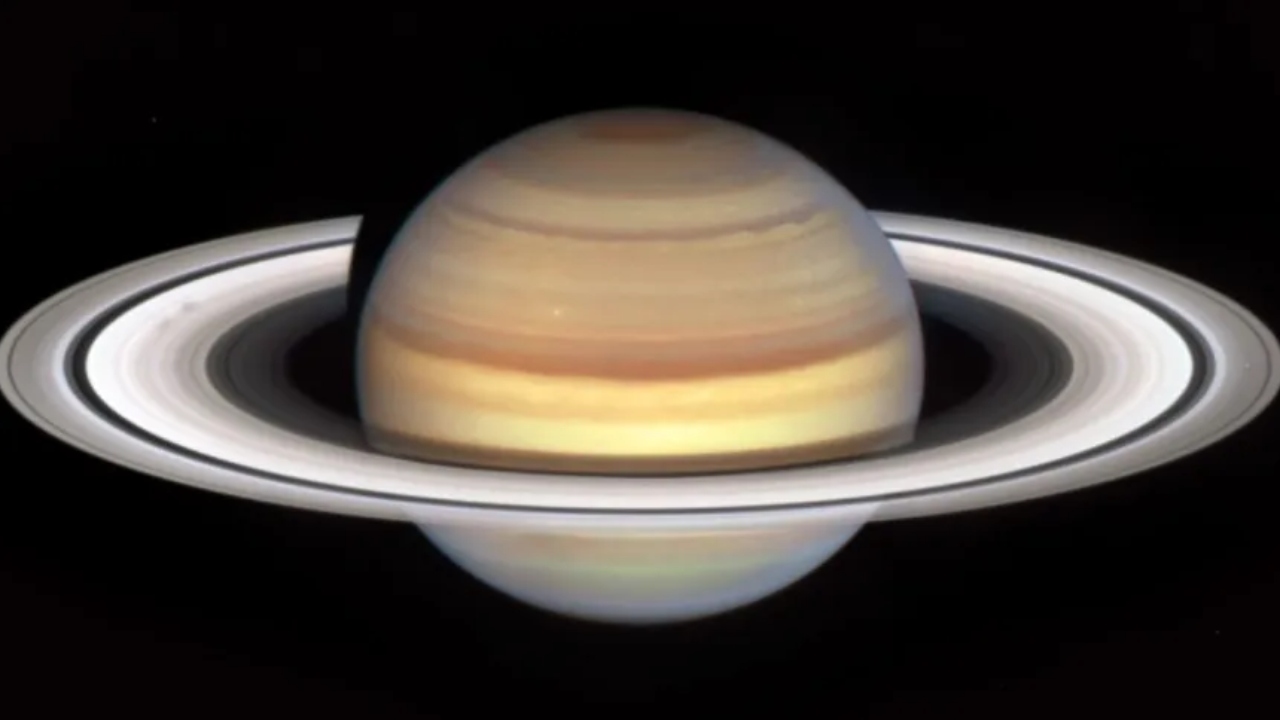 “Raios” misteriosos são capturados nos anéis de Saturno por Telescópio Hubble