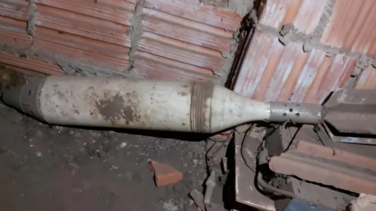 Morador encontra bomba usada na 2ª Guerra durante obra em casa em SP
