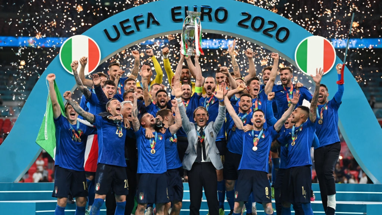 Nazismo: Federação italiana de futebol proíbe camisas numeradas com 88 por alusão à Hitler