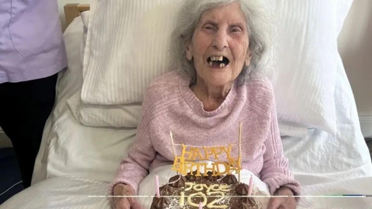 Idosa de 102 anos compartilha segredo para longevidade: ‘Bom sexo e um bom vinho’
