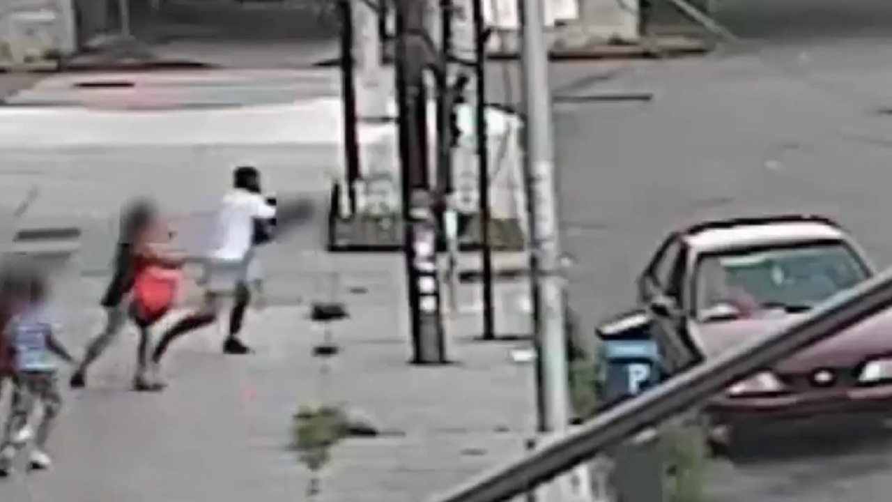 Imagens impressionantes: Mulher evita que o próprio filho de 5 anos seja raptado