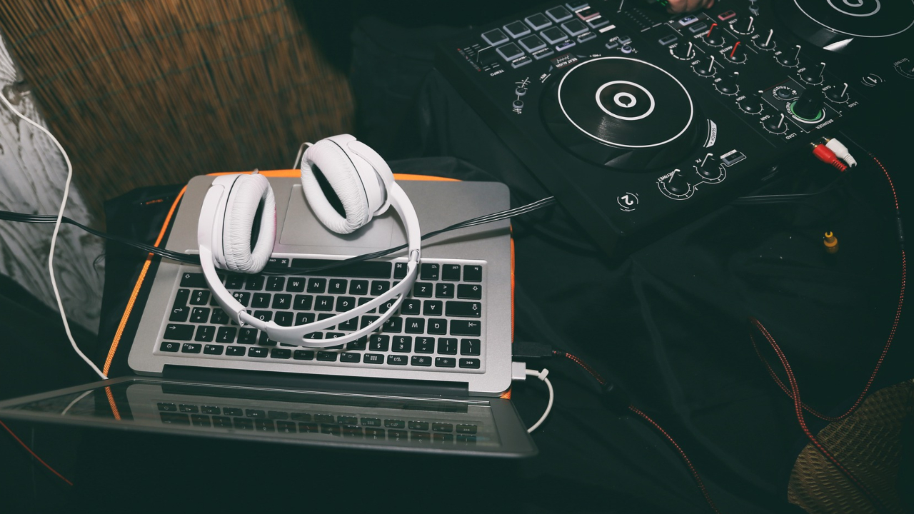 Após acusação de agressões, artistas cancelam parcerias com DJ Ivis