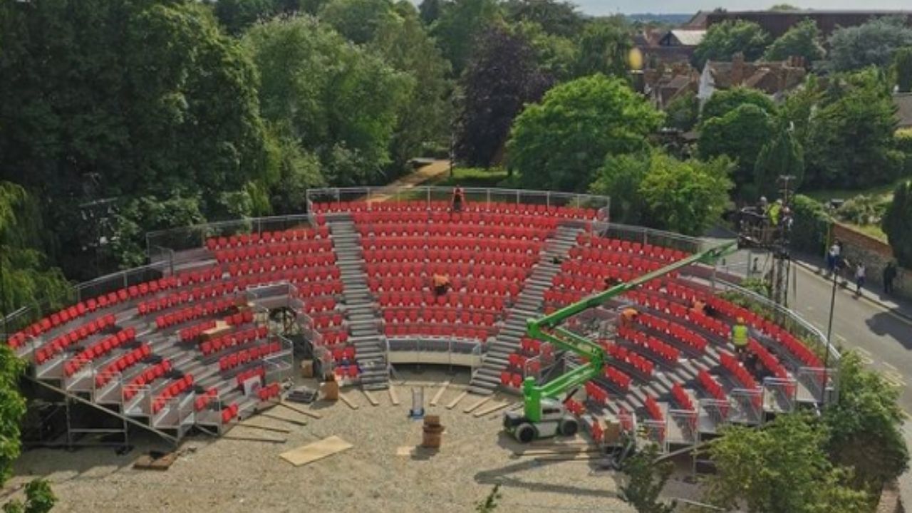 Peça é adaptada para novo teatro ao ar livre da Shakespeare Company