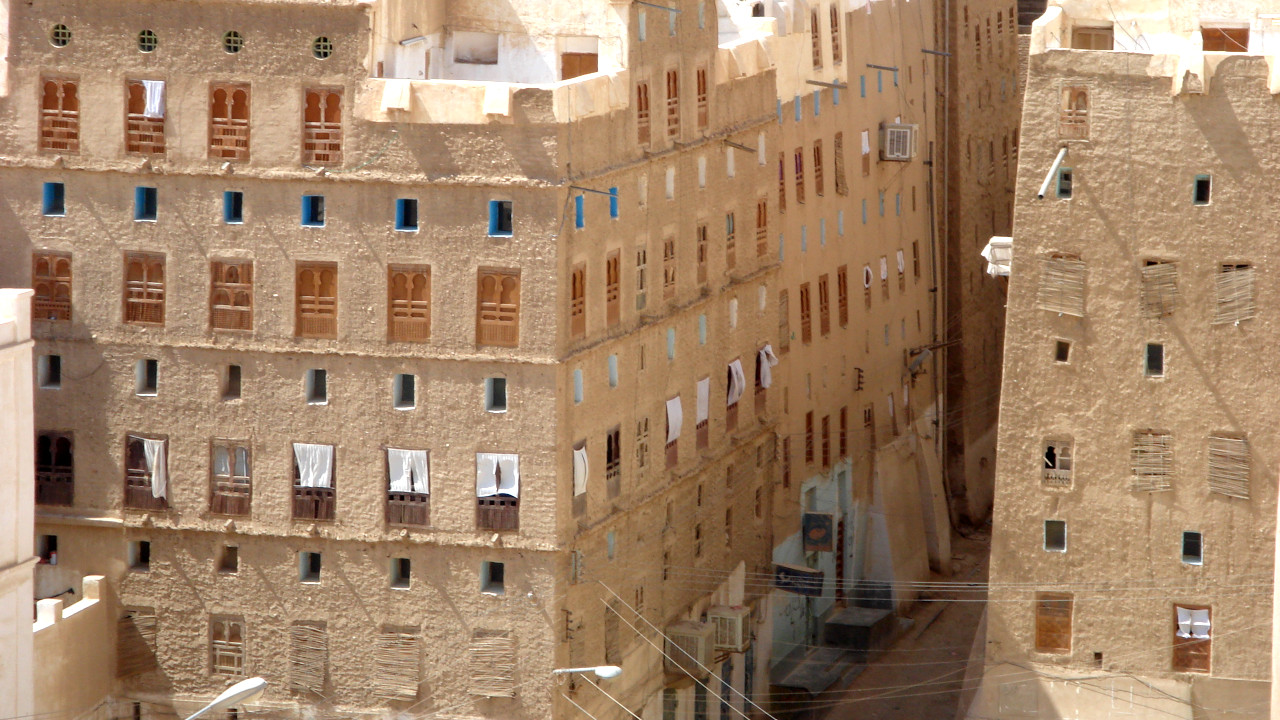 Uma das pioneiras em prédios verticais: conheça a impressionante cidade de Shibam