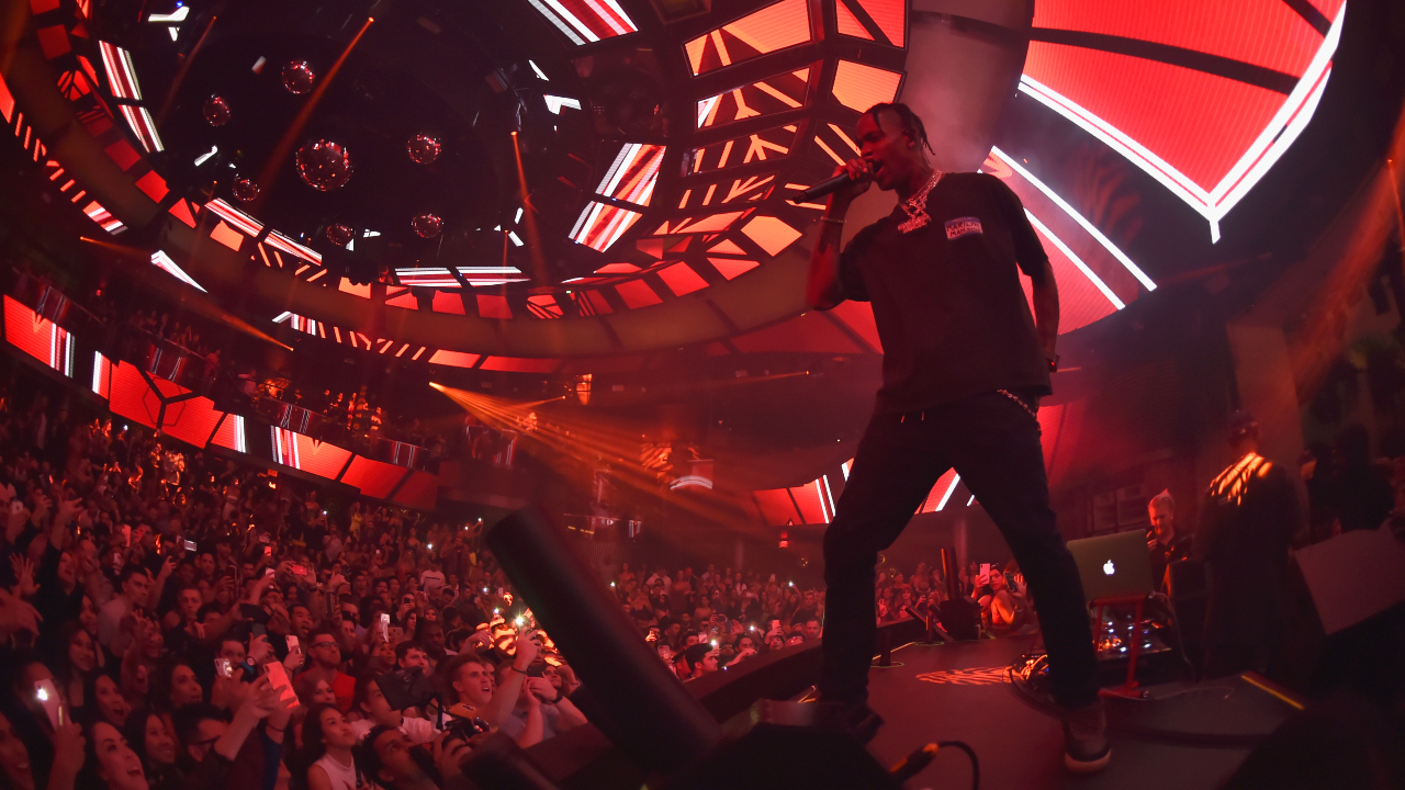 Show de Travis Scott termina em tragédia nos EUA: Pelo menos 8 pessoas morreram pisoteadas