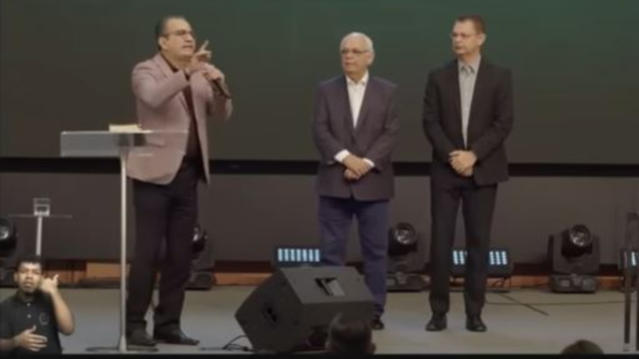 Silas Malafaia faz oração para que urnas sejam paralisadas por 8 horas