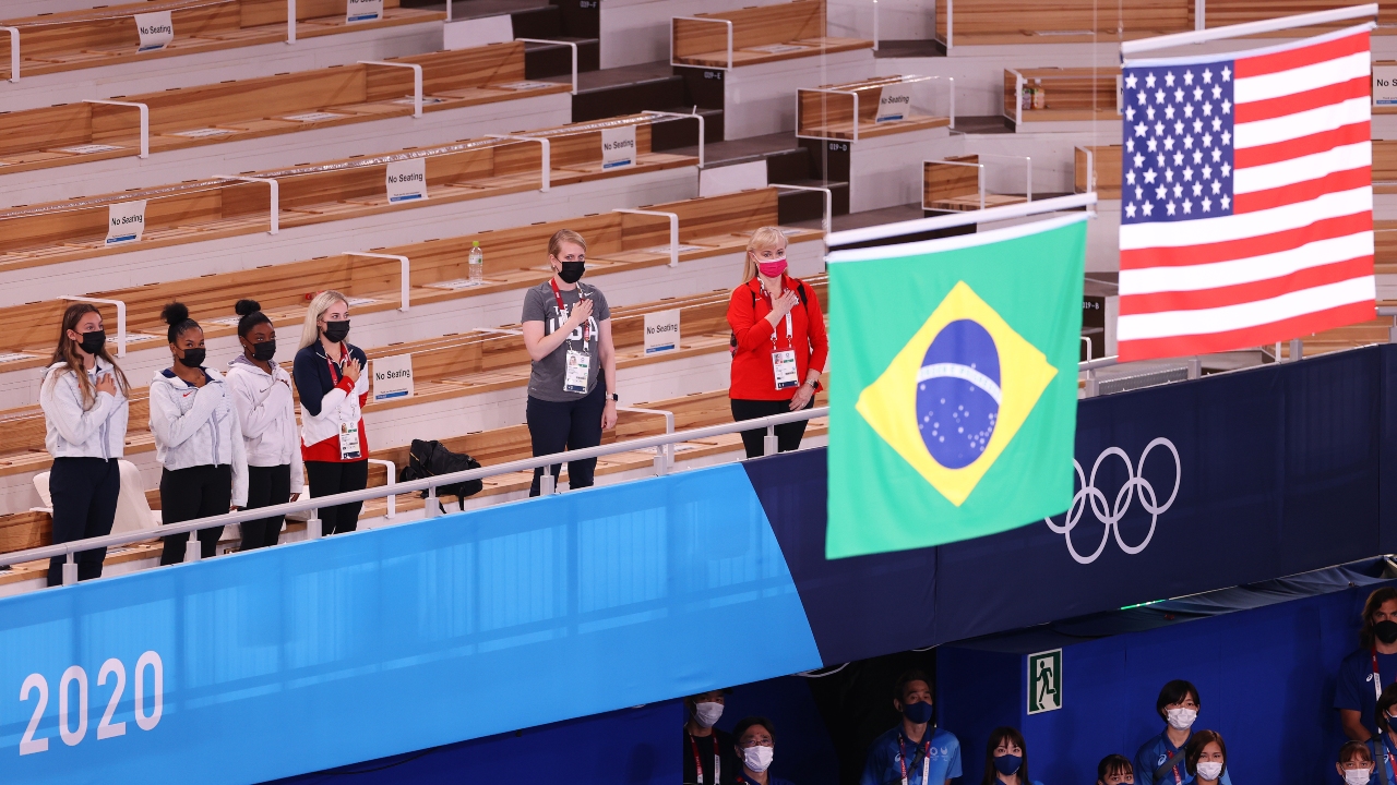 Simone Biles emociona ao comemorar sucesso de Rebeca Andrade nas Olimpíadas