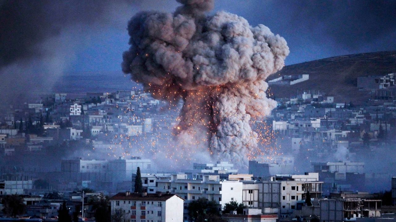 De acordo com levantamento feito por ONG, dez anos de guerra na Síria deixaram quase 500 mil pessoas mortas