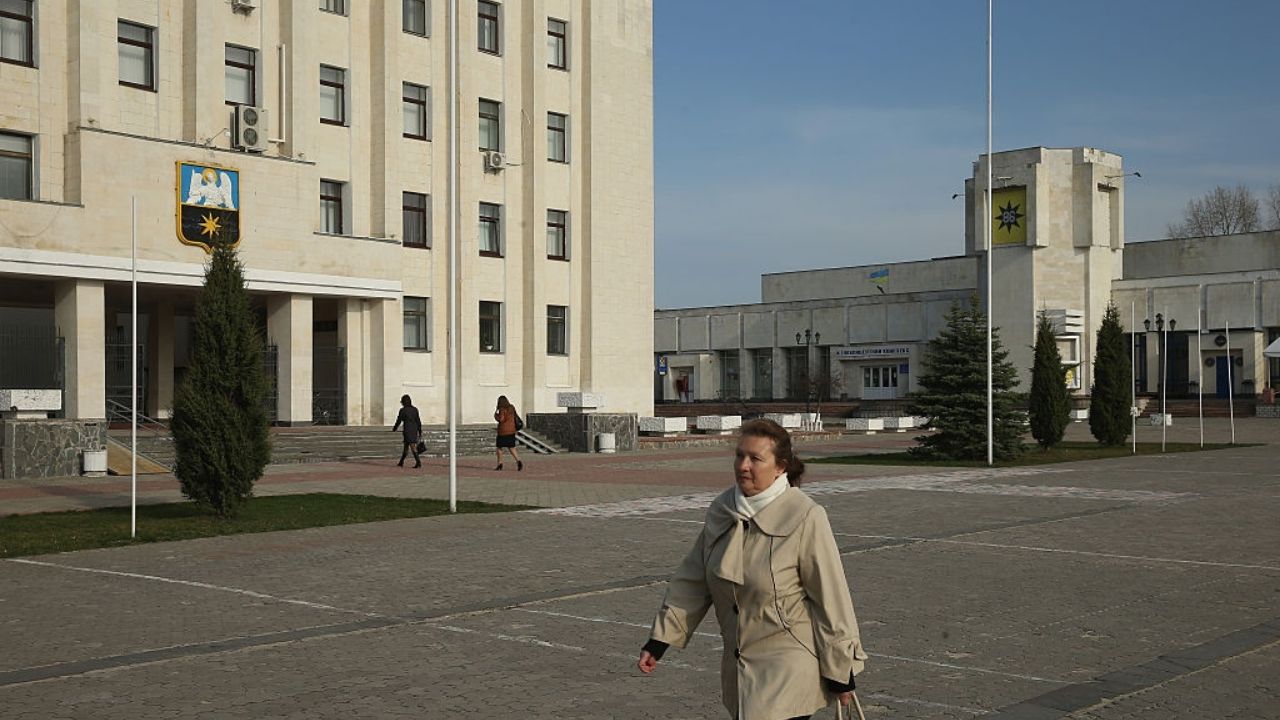 Cidade dos funcionários de Chernobyl é tomada pelas tropas russas
