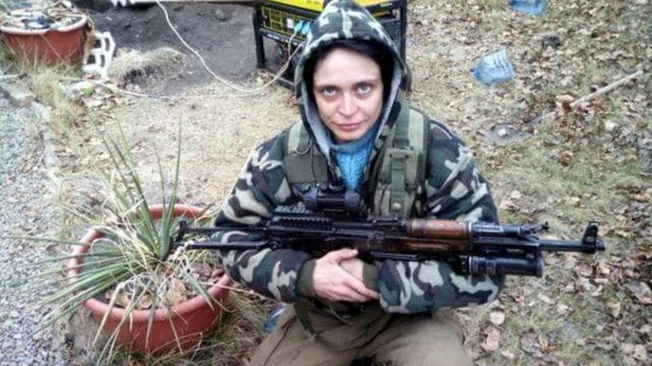 Teria matado 40 pessoas: Sniper das tropas russas é capturada pela Ucrânia