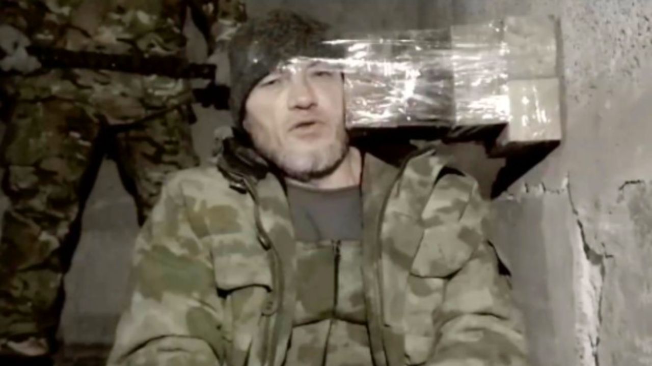 Mercenários russos da Wagner filmam execução à marreta de soldado por traição