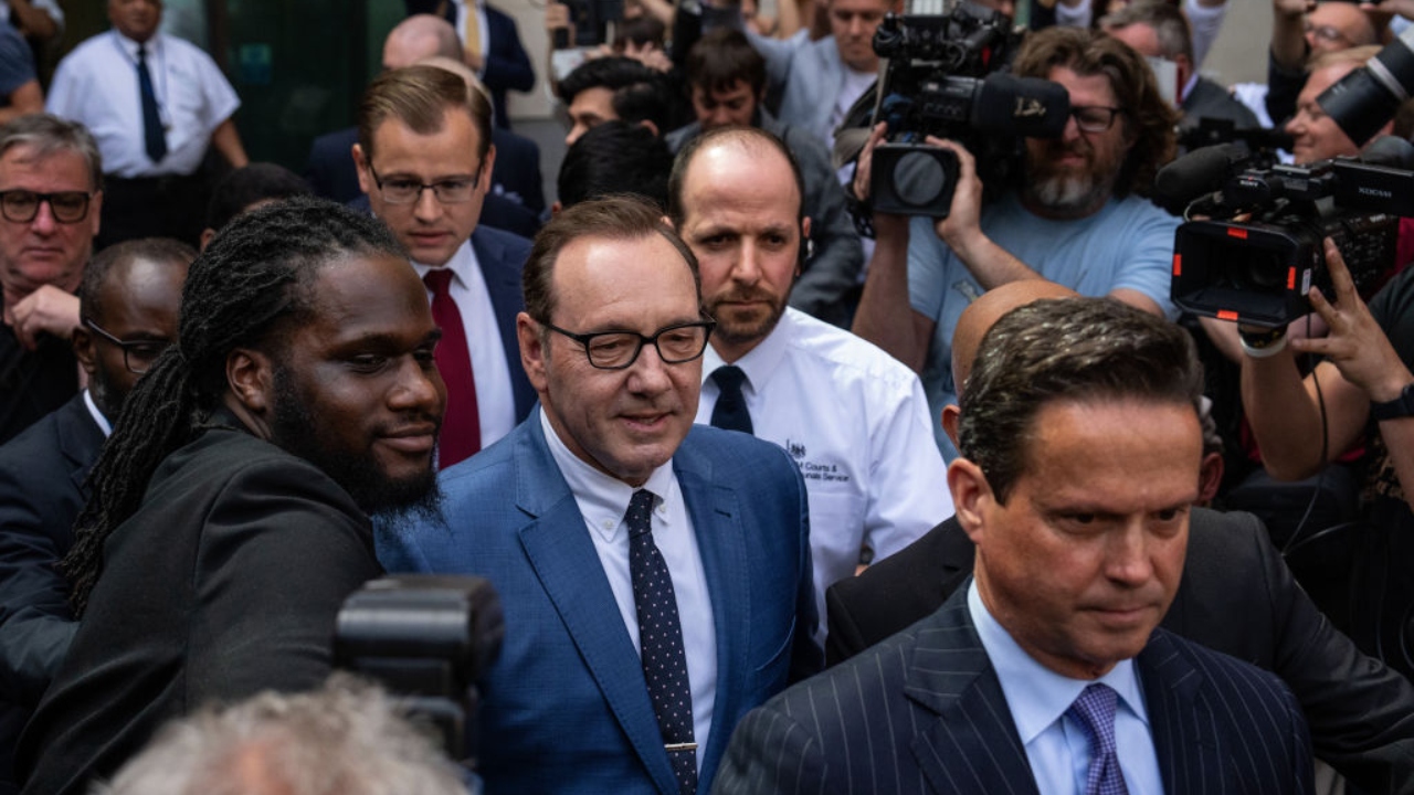 Após acusação de agressões sexuais, Kevin Spacey fica em liberdade sob fiança