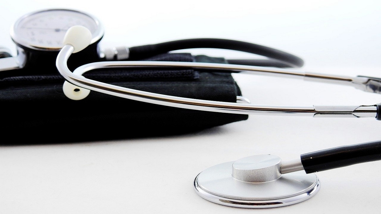 Falso médico é descoberto após passar receitas com erros de ortografia
