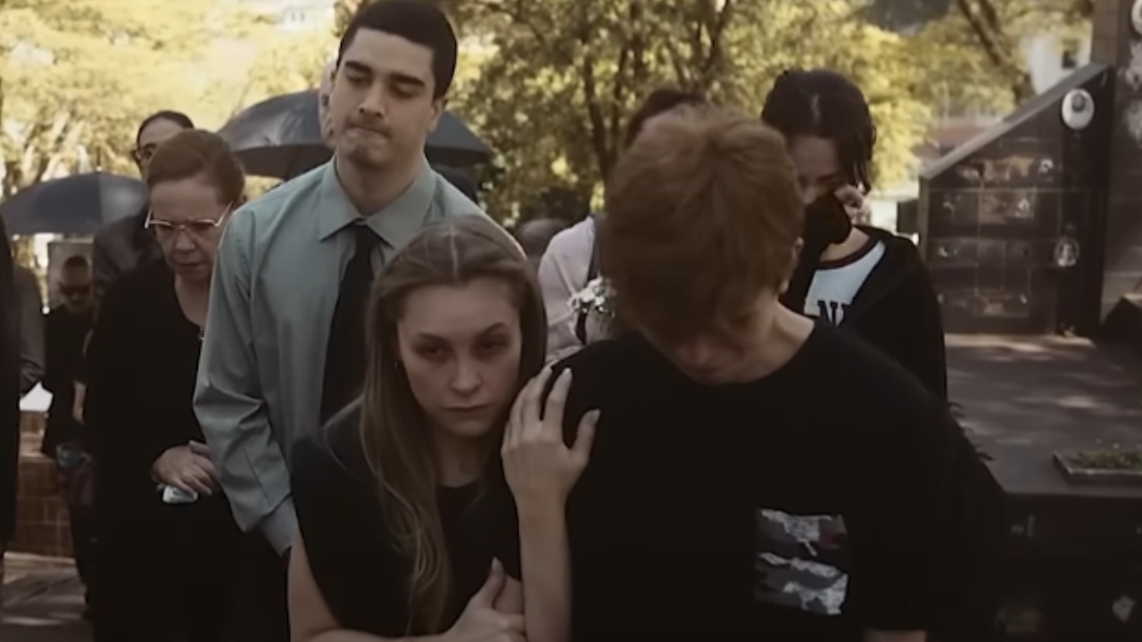 A Menina Que Matou os Pais: Trailer do 3º filme mostra frieza dos assassinos e desconfiança da polícia