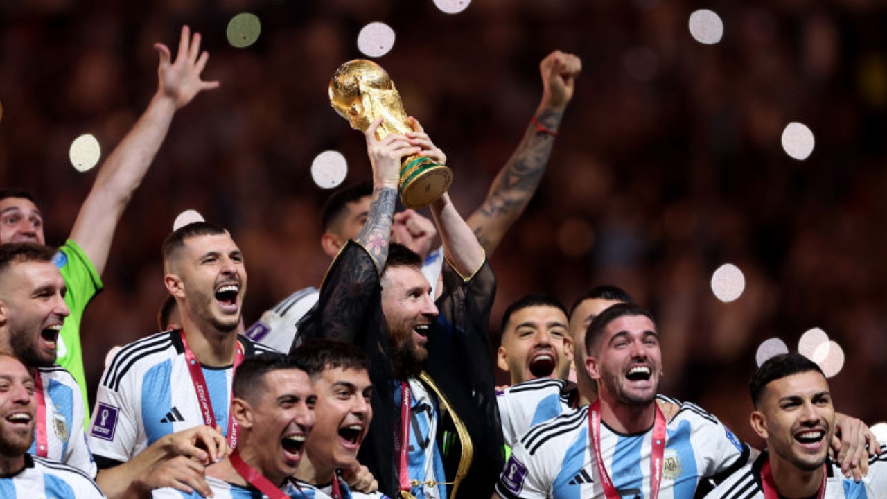 Copa do Mundo: Quem tem autorização para tocar no troféu?
