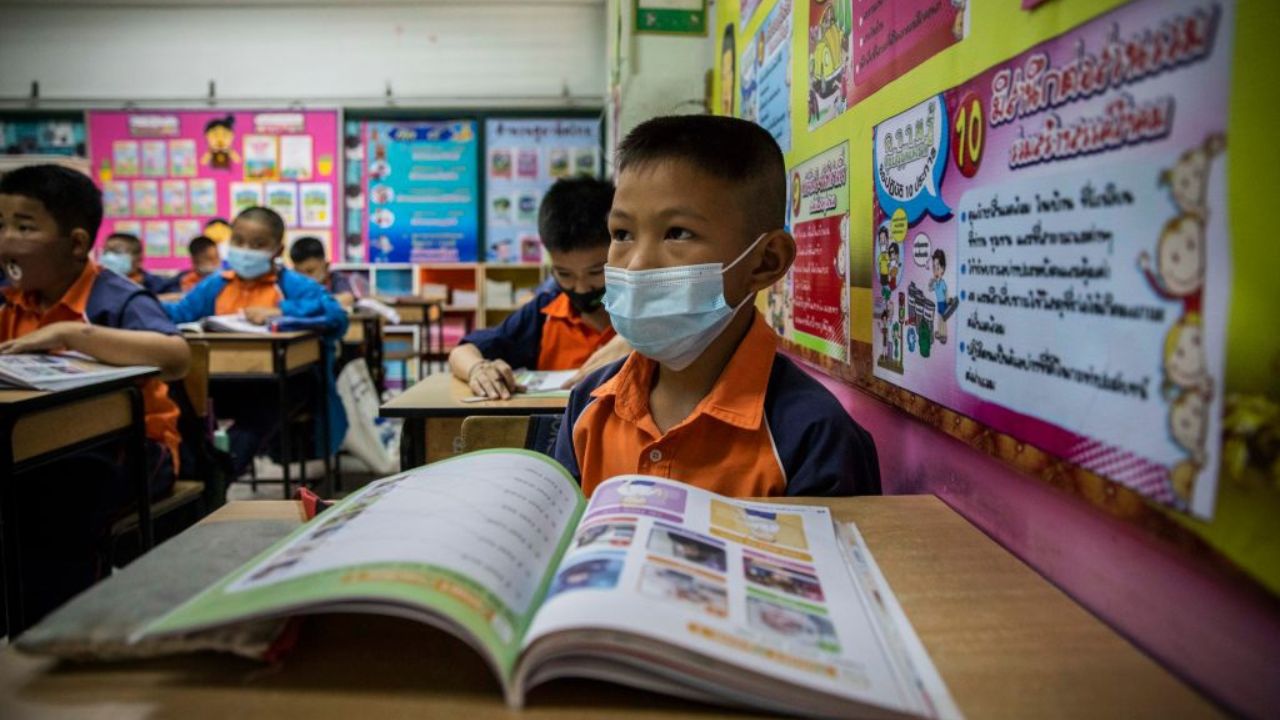 Casos de professores cortando cabelos de alunos na Tailândia geram revolta