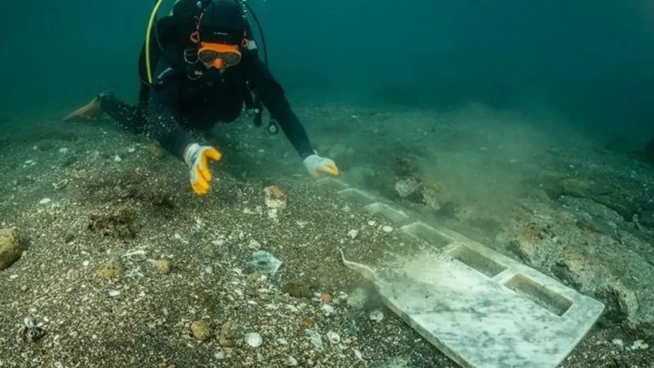 Mar da Itália: Altares de templo antigo são encontrados submersos