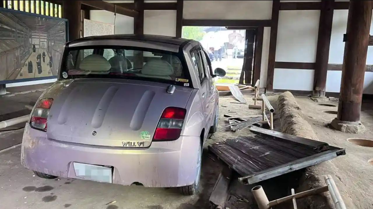 Banheiro de 500 anos é danificado durante manobra de carro no Japão
