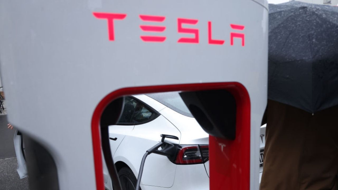 Tesla é acusada de ‘segregação racial’ em fábrica