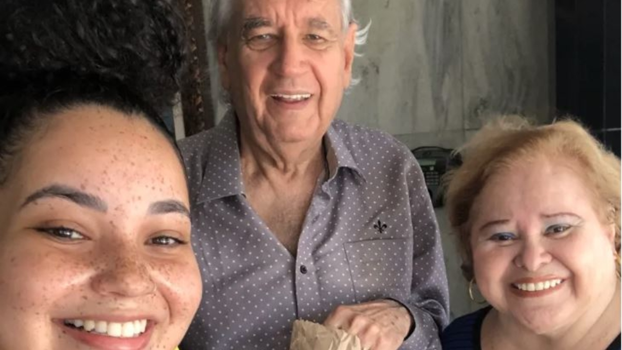 Mulher devolve cerca de R$ 770 em espécie que encontrou perto de ponto