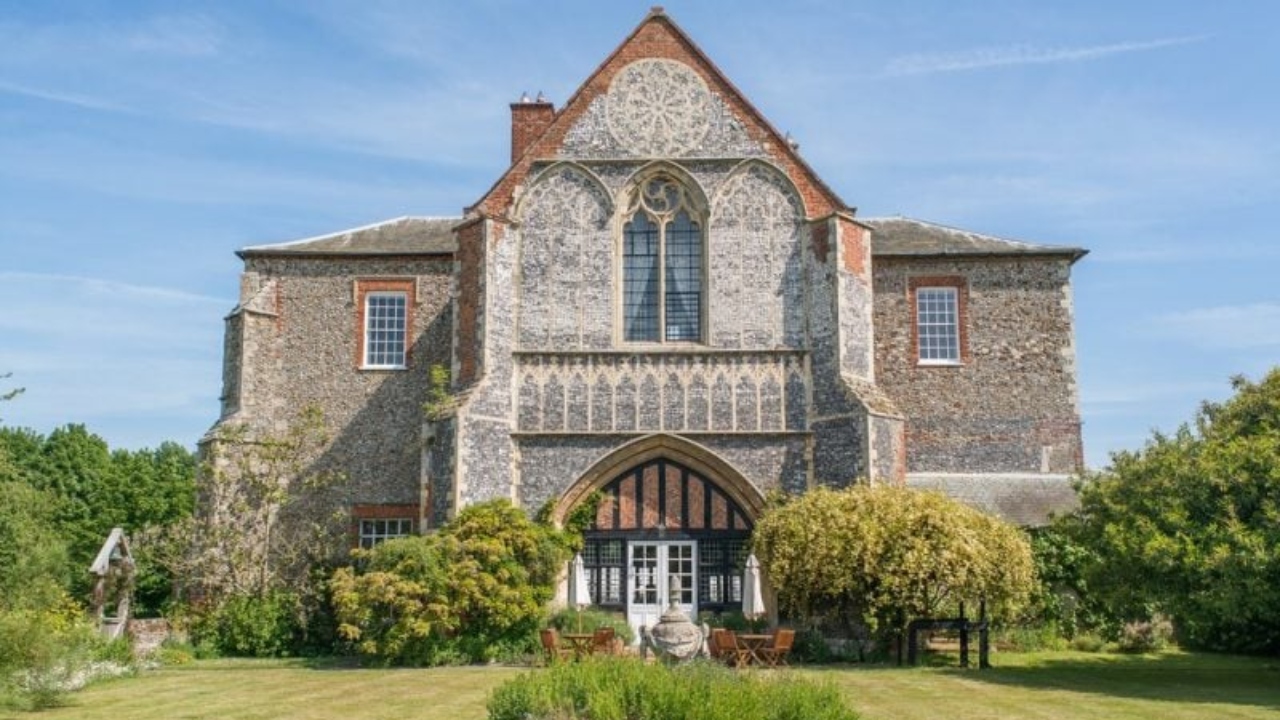 Veja três casas de férias da família real britânica disponíveis para aluguel