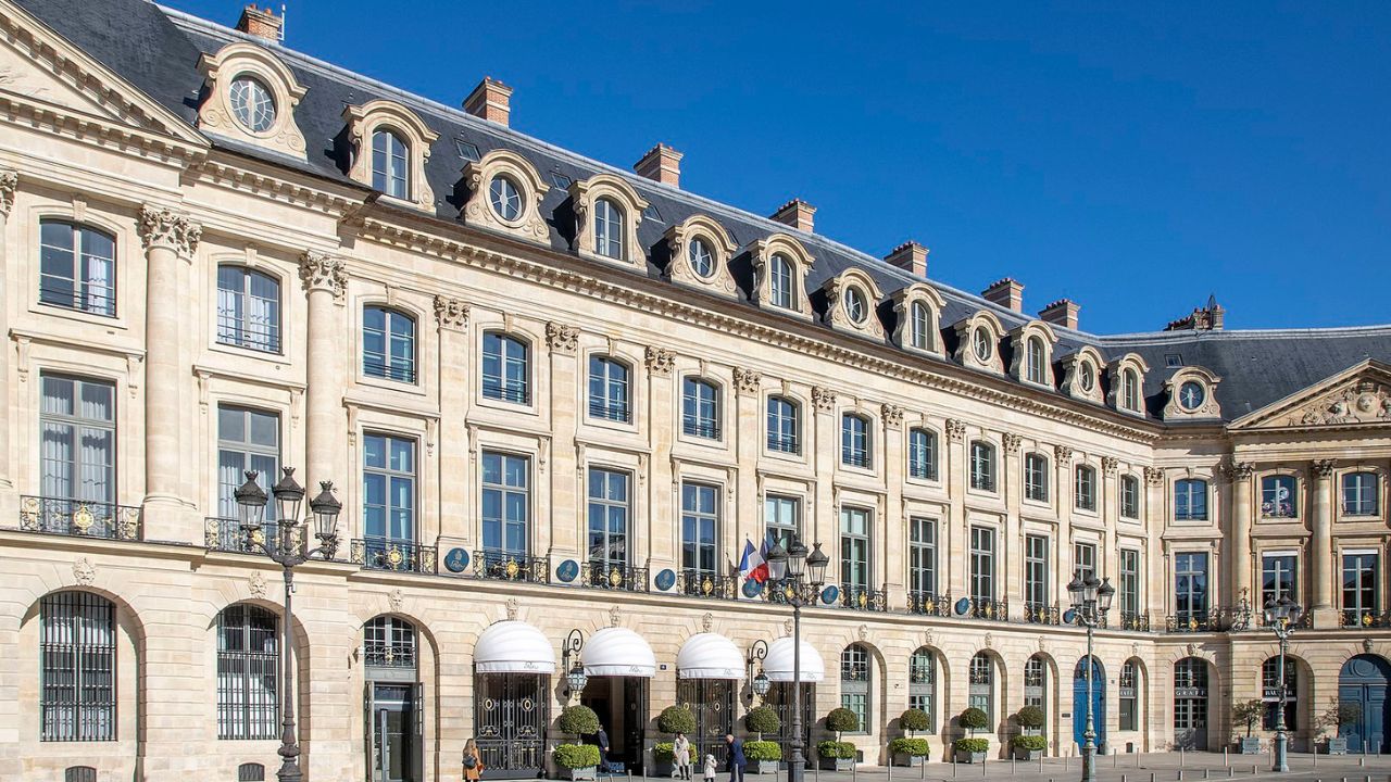 Hotel de luxo descobre anel de noivado de 800 mil dólares em aspirador de pó