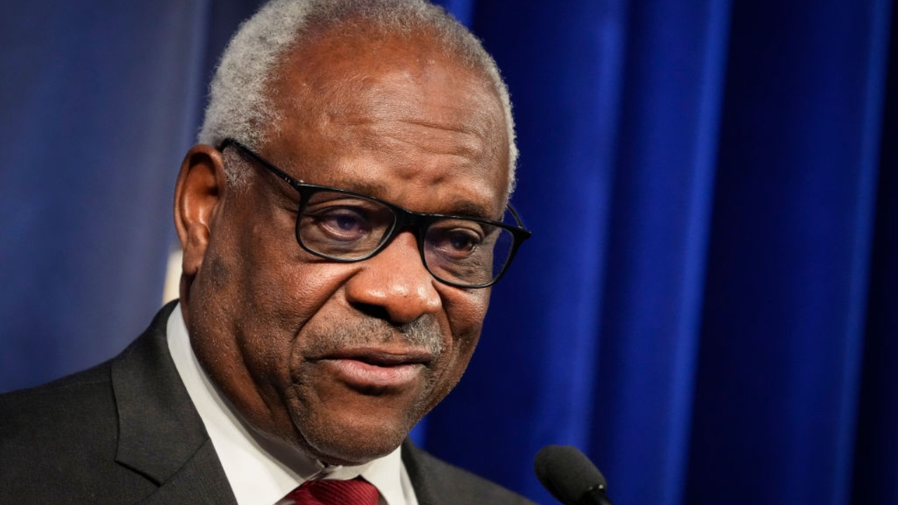 Clarence Thomas sugere que células de ‘crianças abortadas’ são usadas para fazer vacinas