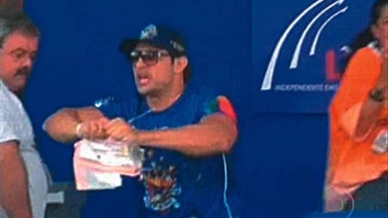 Quando um homem rasgou as notas durante uma apuração de Carnaval