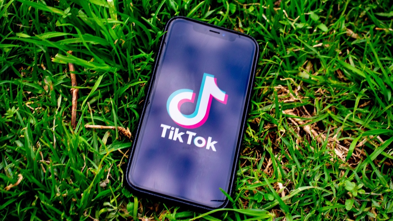 Menina de 12 anos morre fazendo desafio no TikTok