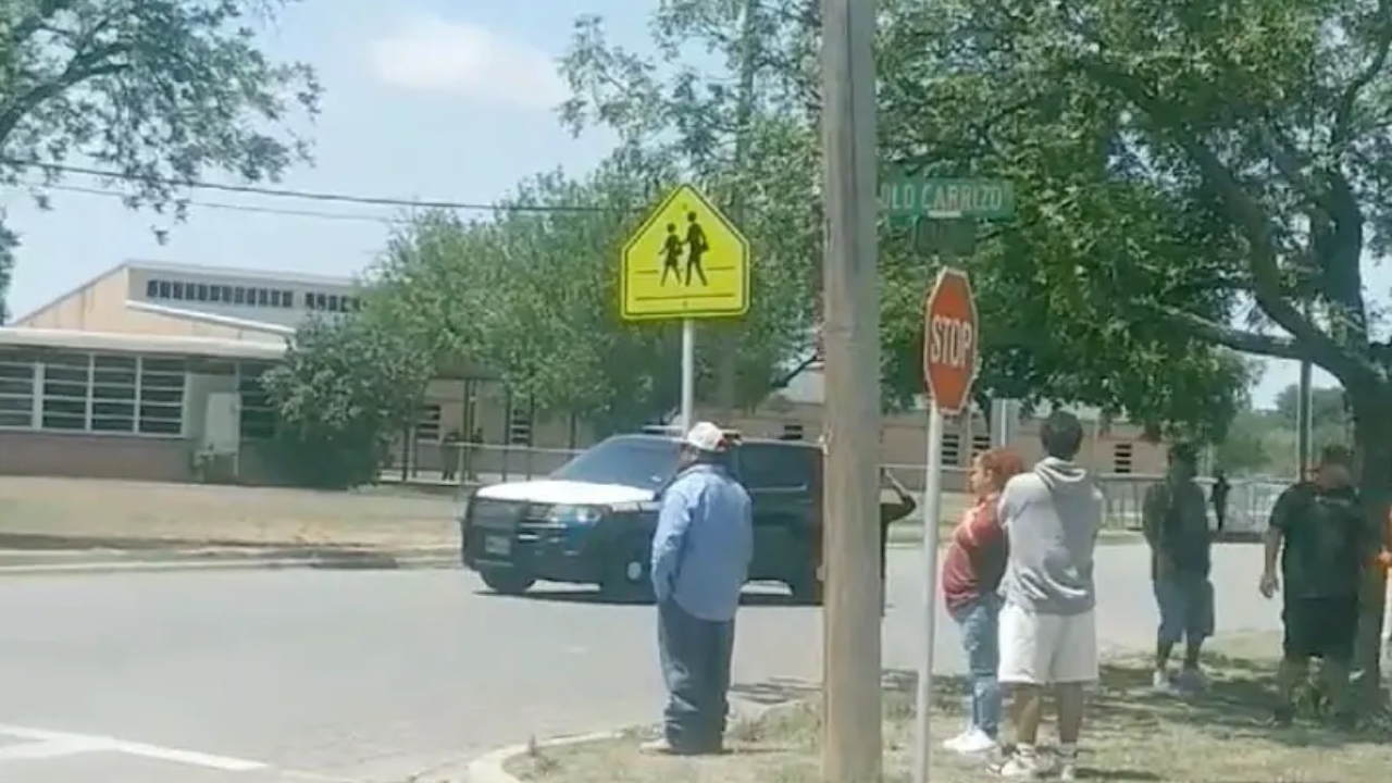 Homem tira a vida de 14 crianças e uma professora em escola dos EUA