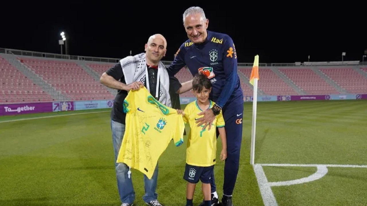 Torcedor que carregou neto de Tite conhece treinador