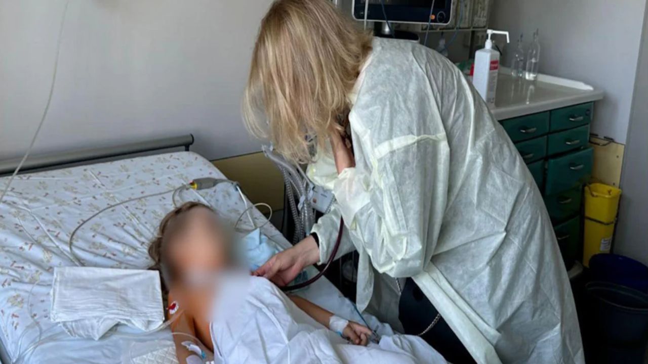 Menina de 6 anos recebe transplante de coração pioneiro na Ucrânia