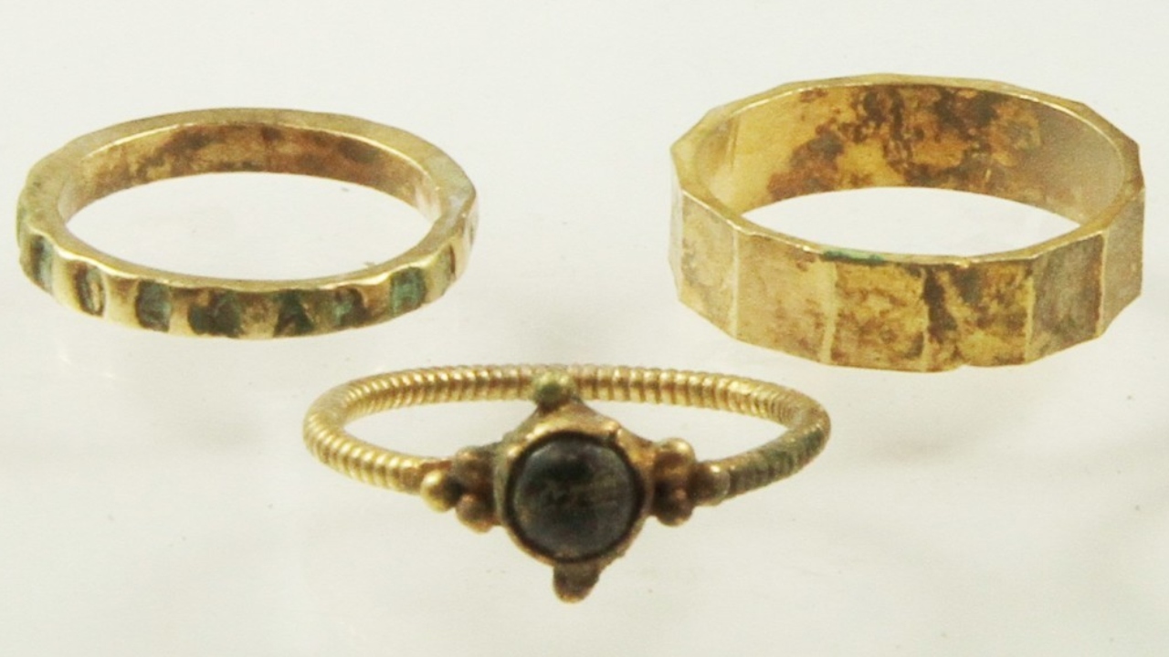 Tesouro medieval de possível princesa é encontrado na Polônia