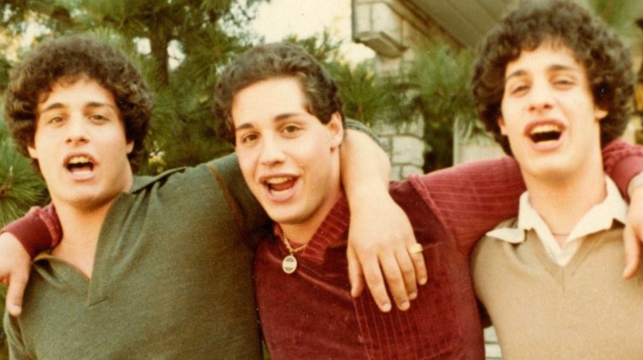 Surpreendente documentário sobre trigêmeos que se reencontraram 19 anos depois entra na Netflix
