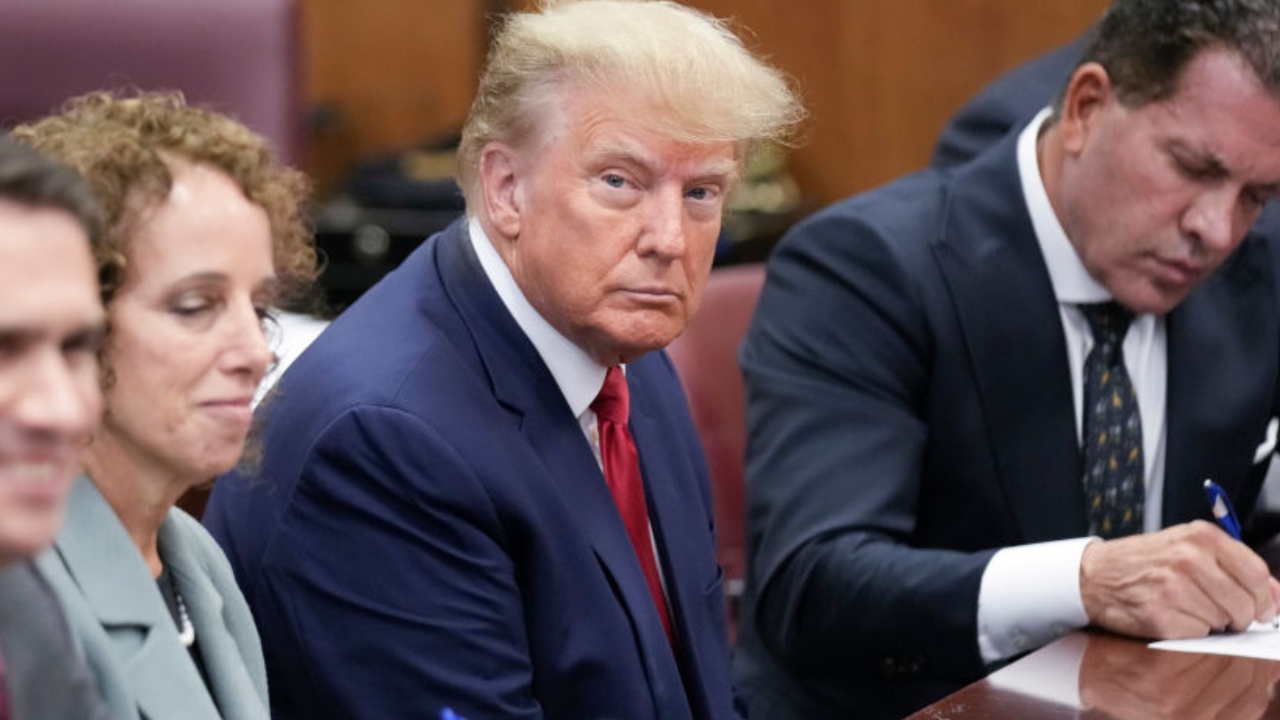 Após se entregar à Justiça, Trump responderá a 34 acusações criminais