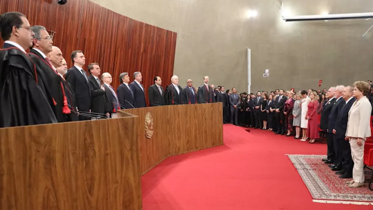 Posse de Alexandre de Moraes é marcada por defesa das urnas e aplausos