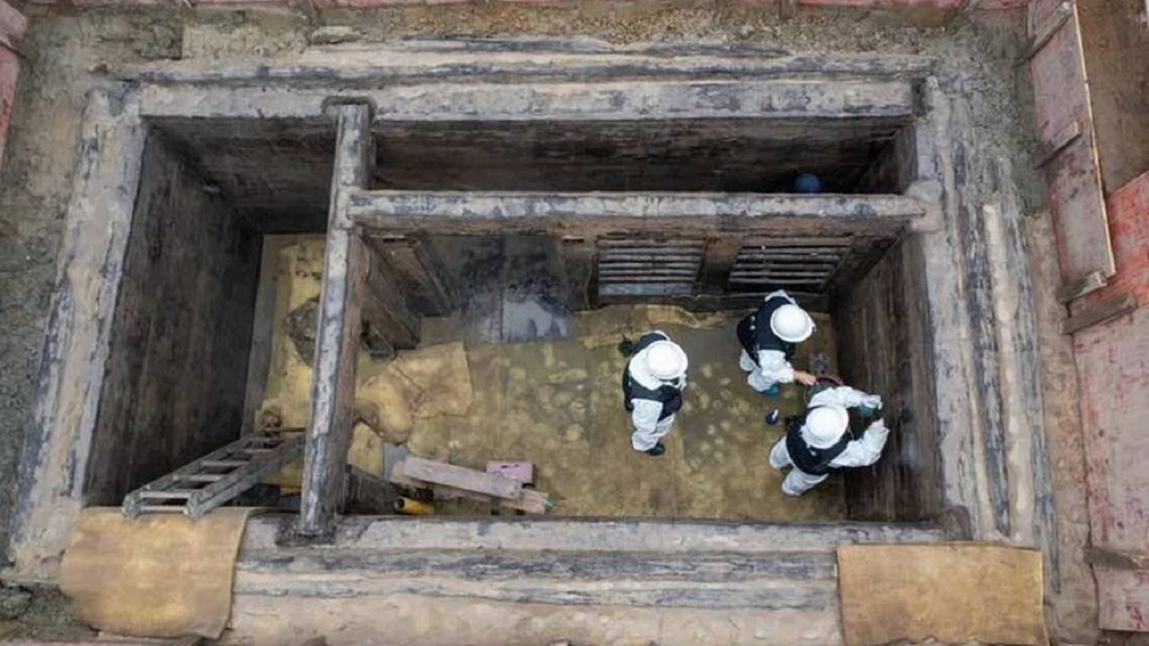 Tumba de mais de 2.100 anos cheia de tesouros é encontrada na China
