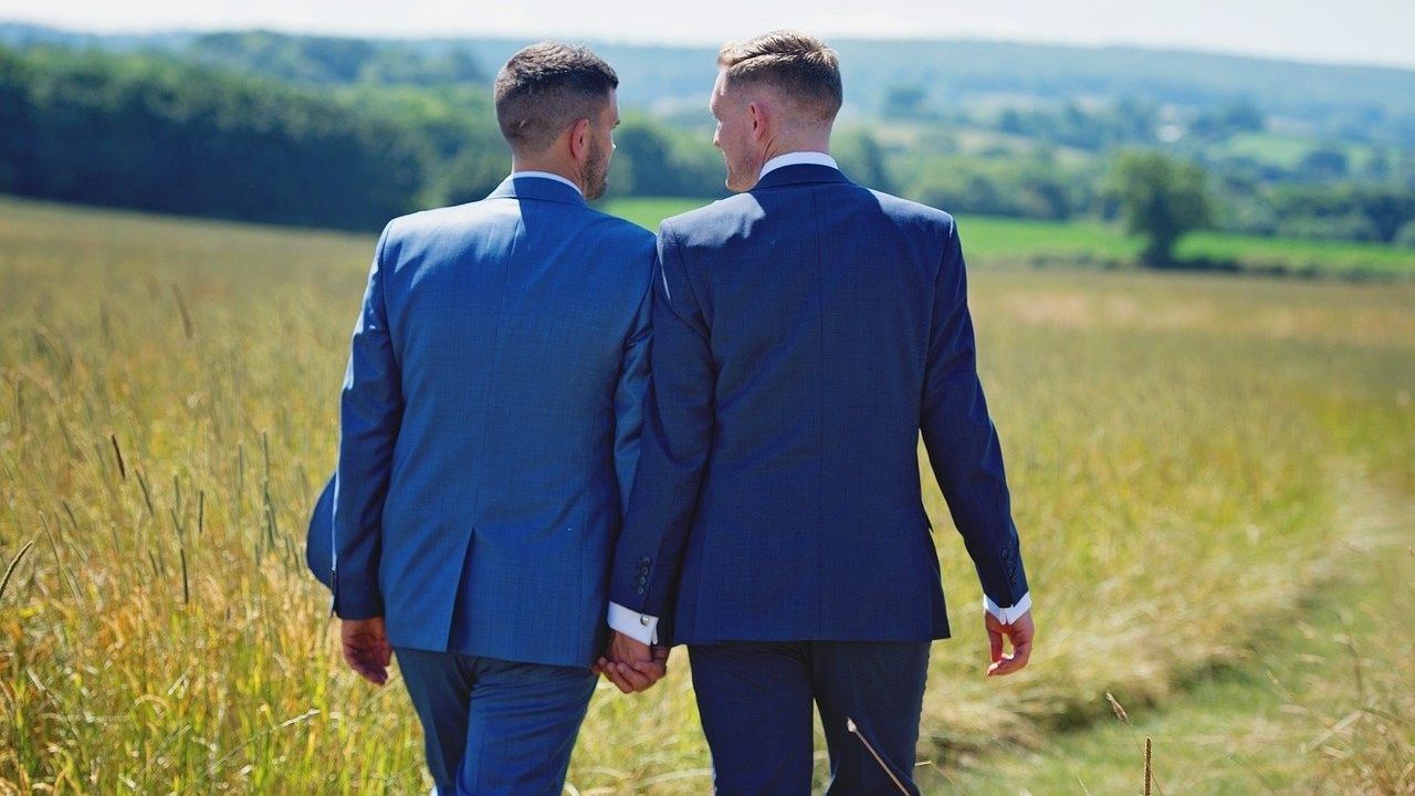 Votação determina que pessoas do mesmo sexo podem se casar na Suíça