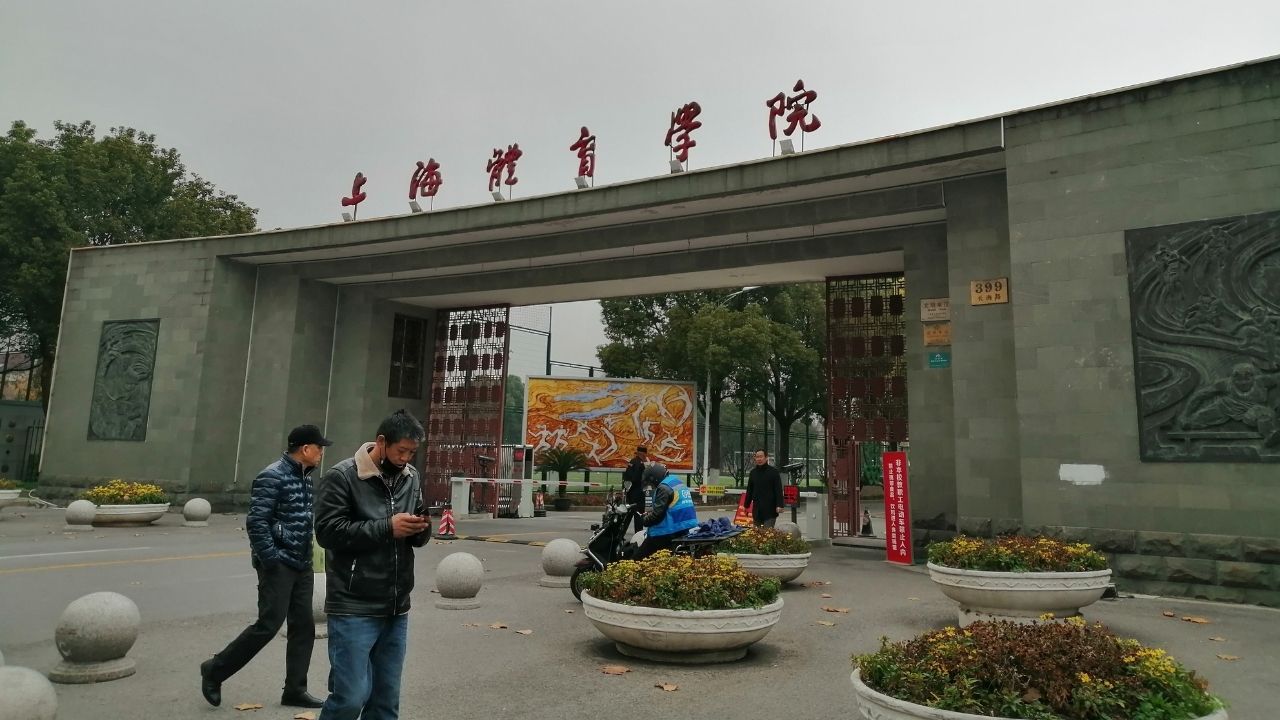 Universidade chinesa supostamente quer saber “estado mental” de alunos LGBTQ+