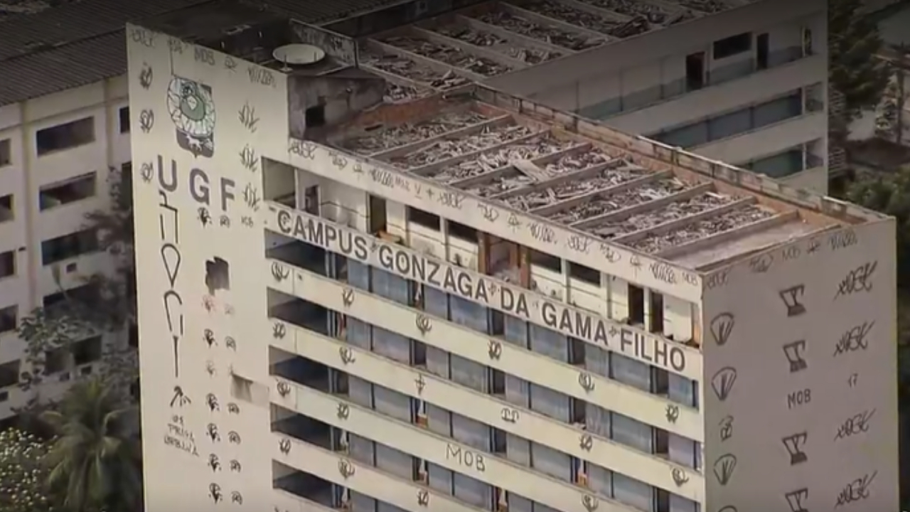 Prefeitura do Rio de Janeiro começa a demolir prédio da Universidade Gama Filho